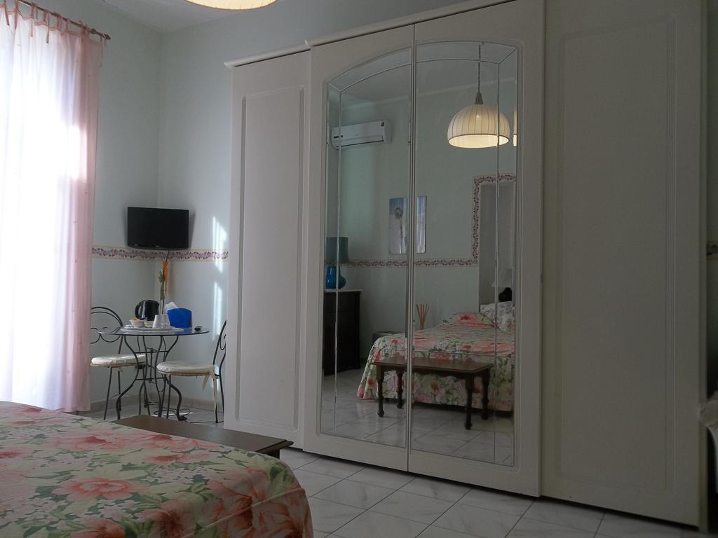 B&B Chez Caroline Наполи Екстериор снимка